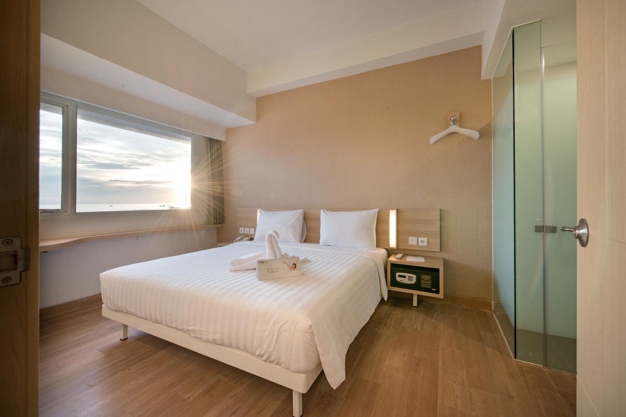 Whiz Prime Hotel Hasanuddin Makassar Exteriör bild