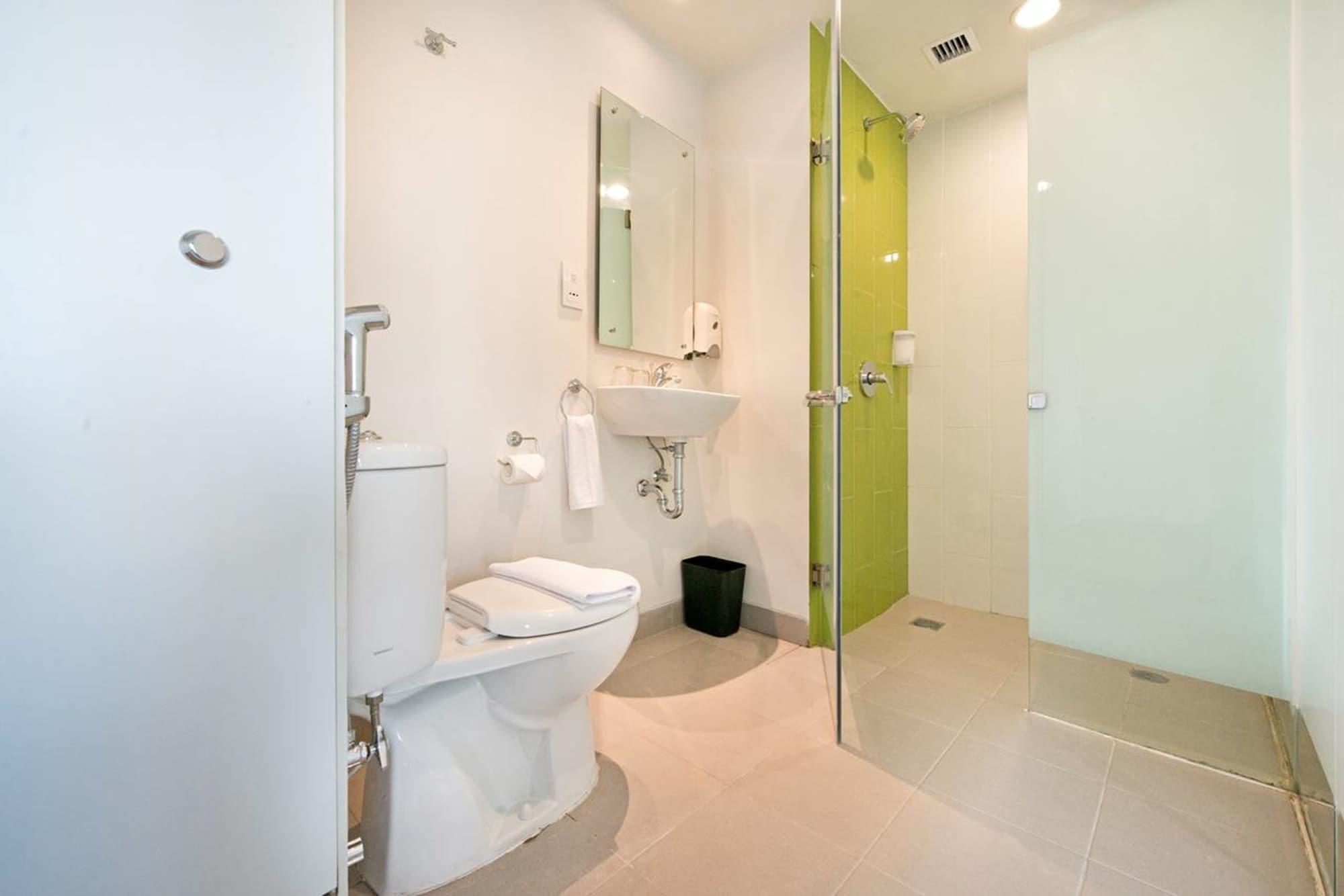 Whiz Prime Hotel Hasanuddin Makassar Exteriör bild