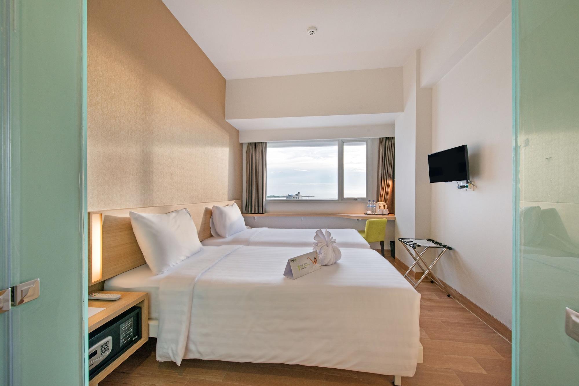 Whiz Prime Hotel Hasanuddin Makassar Exteriör bild