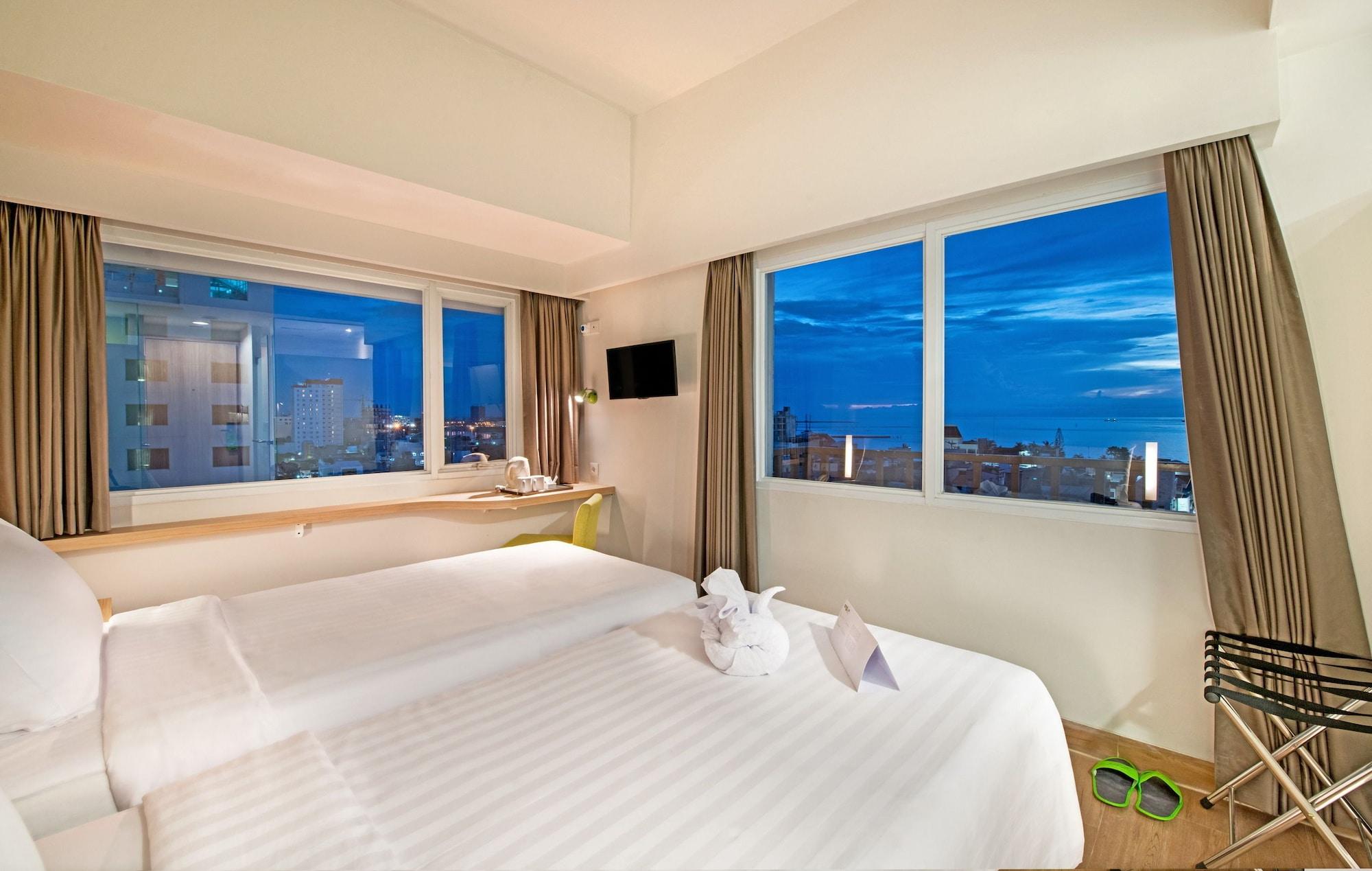 Whiz Prime Hotel Hasanuddin Makassar Exteriör bild
